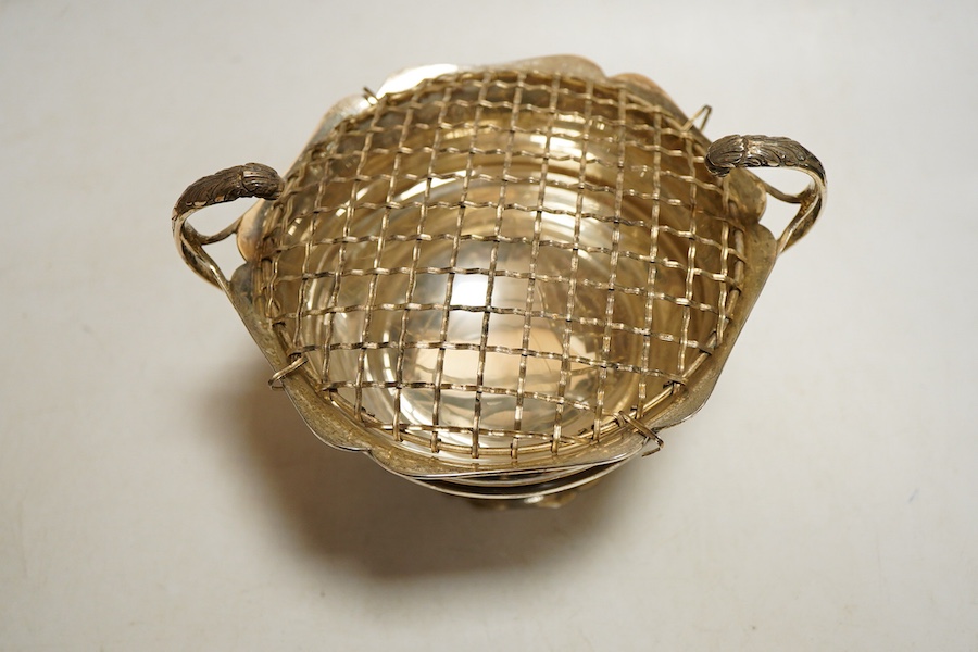 A George V silver rose bowl Birmingham, 1912, Thomas Edward Atkins, height 13.5cm., weight approx. 10.01ozt